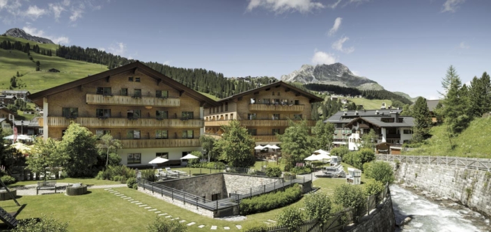 Hotel Gotthard in summer