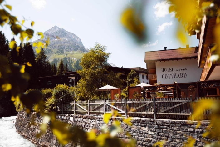 Sommerlicher Ausblick aus dem Hotel Gotthard in Lech am Arlberg